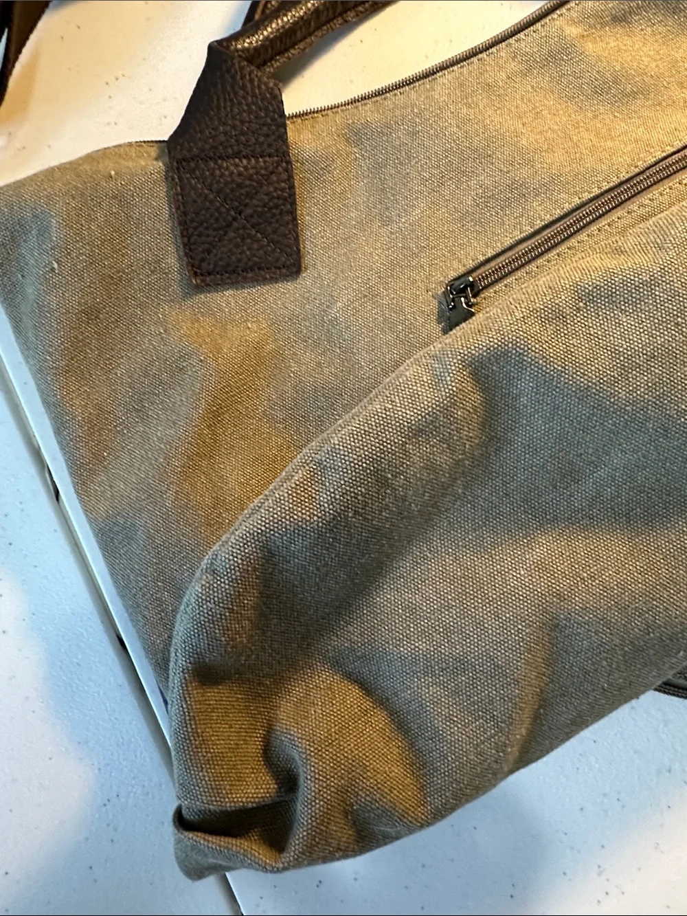 K2 Classic Fashion Canvas Messenger Crossbody Bag Like New